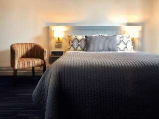 Хостелы Kinlay House Eyre Square Hostel Голуэй Двухместный номер с 1 кроватью и собственной ванной комнатой-3