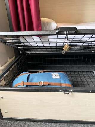 Хостелы Kinlay House Eyre Square Hostel Голуэй Кровать в общем номере для мужчин и женщин с 8 кроватями и общей ванной комнатой-10